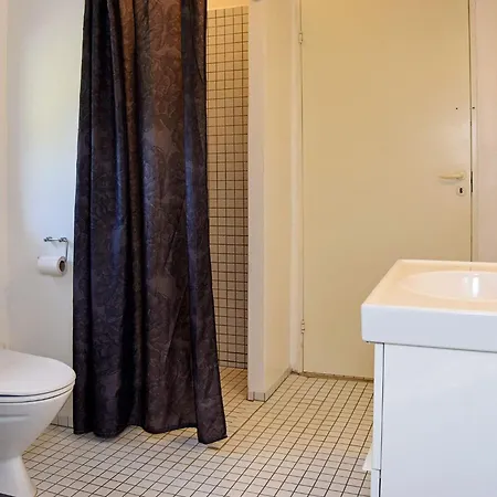 12 Person In Fano-by Traum