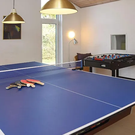 12 Person In Fano-by Traum